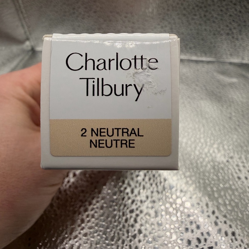Charlotte Tilbury Beautiful Skin Foundation 2 Neutral NIB 30ml - Picture 3 of 8
